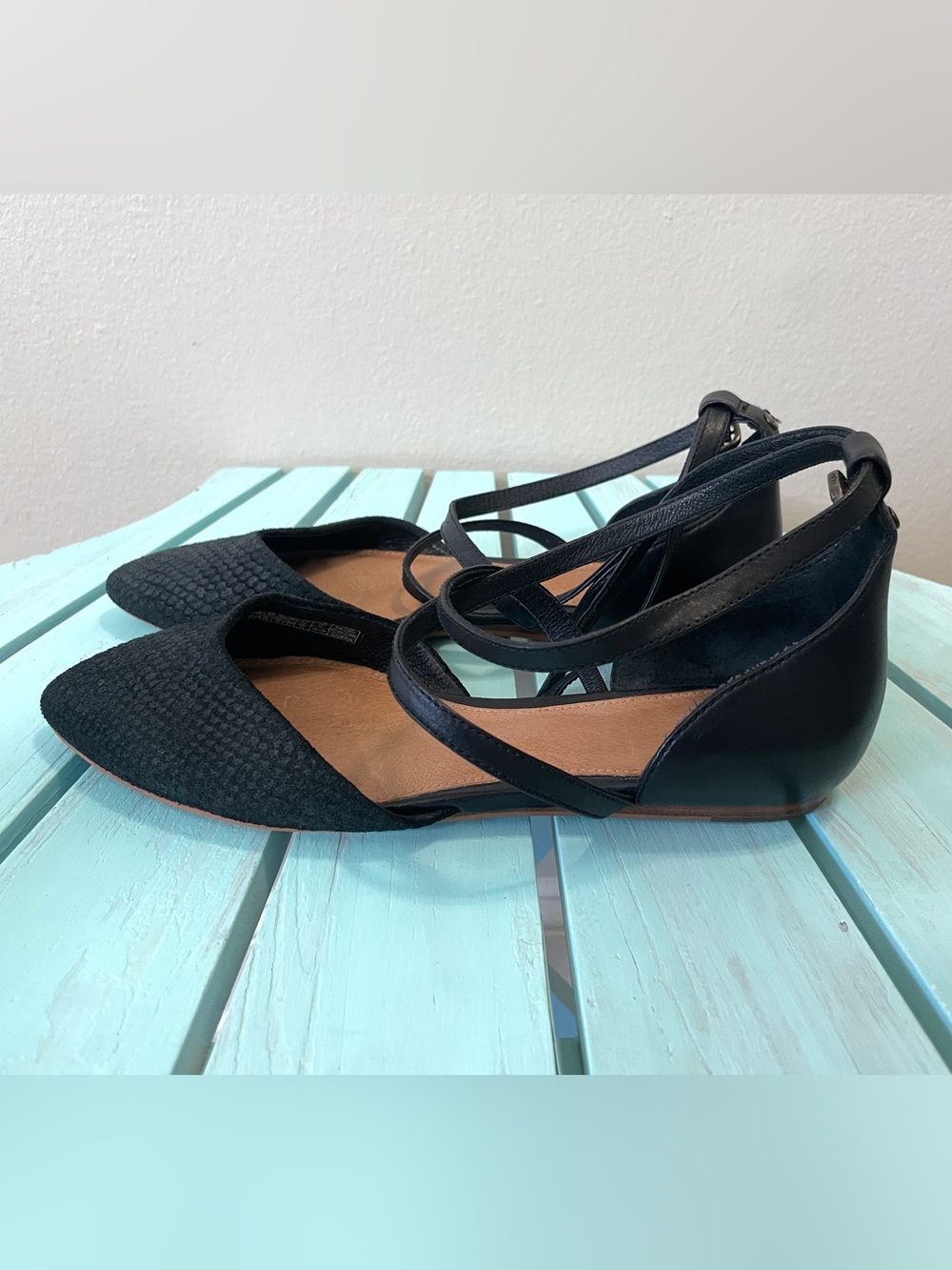 UGG Izabel Mar Black Textured Suede Pointed Toe Ankle Strap Flats Size 7